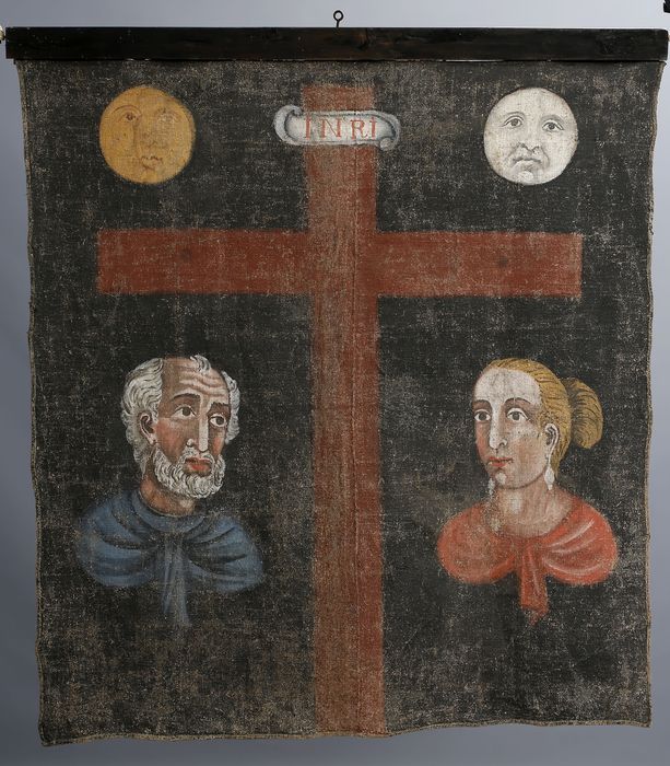 bannière réversible (élément du décor de la semaine sainte) : Crucifixion - © Ministère de la Culture (France), Centre de conservation et de restauration du patrimoine des Pyrénées-Orientales – Tous droits réservés