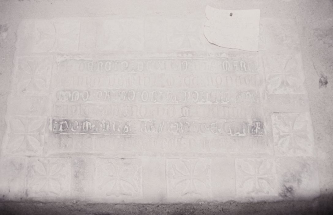 plaque funéraire de Pons de Capmany - © Ministère de la Culture (France), Centre de conservation et de restauration du patrimoine des Pyrénées-Orientales – Tous droits réservés
