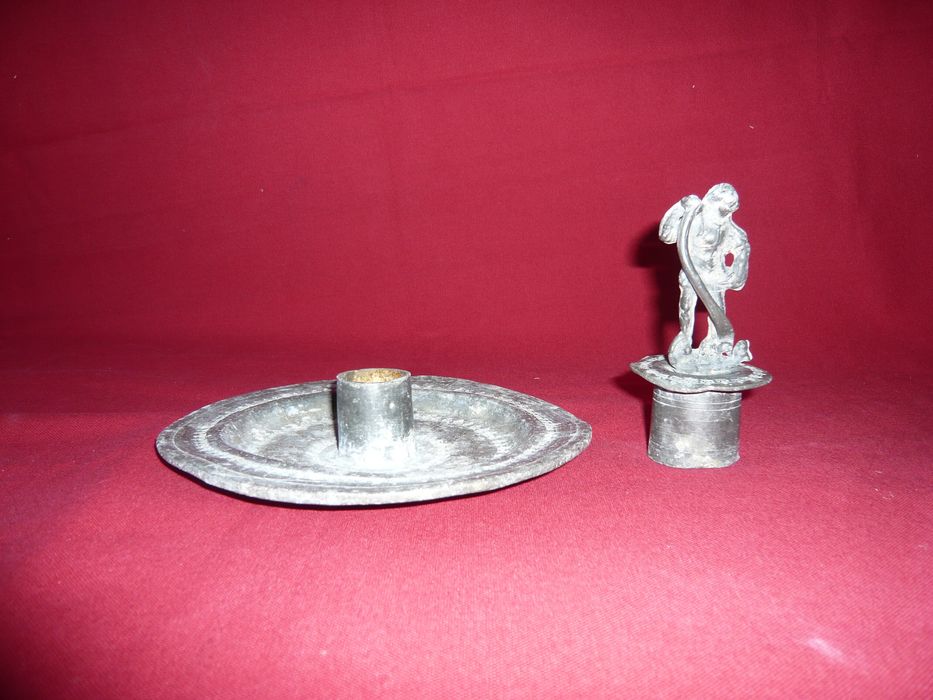 plat à quêter avec figurine de saint Michel - © Ministère de la Culture (France), Centre de conservation et de restauration du patrimoine des Pyrénées-Orientales – Tous droits réservés