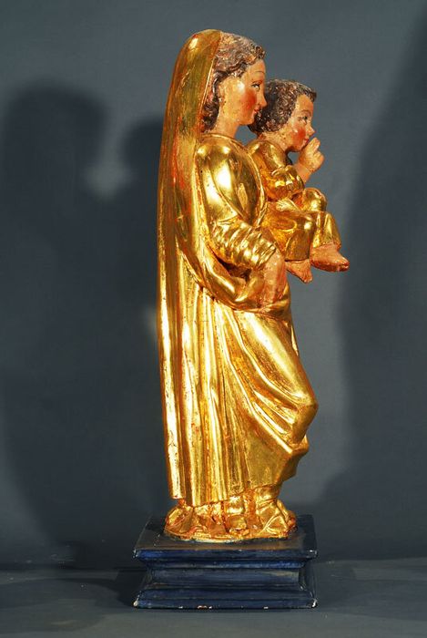 statue (statuette) de procession : Vierge à l'Enfant, profil droit - © Ministère de la Culture (France), Centre de conservation et de restauration du patrimoine des Pyrénées-Orientales – Tous droits réservés