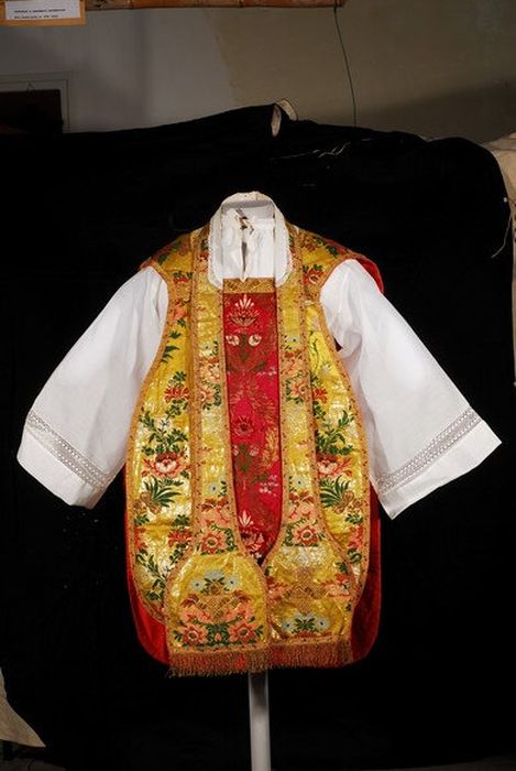chasuble, étole (ornement doré) - © Ministère de la Culture (France), Centre de conservation et de restauration du patrimoine des Pyrénées-Orientales – Tous droits réservés
