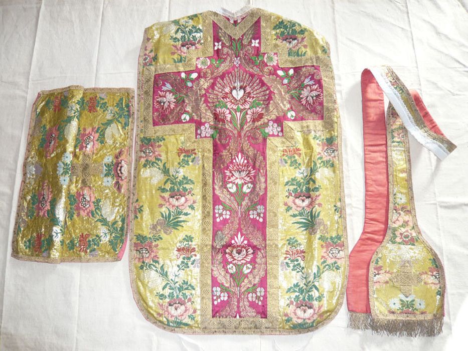 chasuble, étole, voile de calice (ornement doré) - © Ministère de la Culture (France), Centre de conservation et de restauration du patrimoine des Pyrénées-Orientales – Tous droits réservés