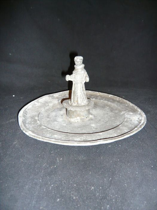 plat à quêter de saint Antoine - © Ministère de la Culture (France), Centre de conservation et de restauration du patrimoine des Pyrénées-Orientales – Tous droits réservés