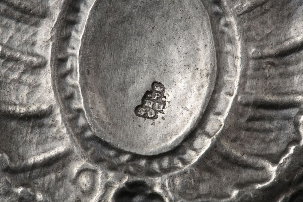 couronne de la Vierge de Domanova, détail du poinçon - © Ministère de la Culture (France), Centre de conservation et de restauration du patrimoine des Pyrénées-Orientales – Tous droits réservés
