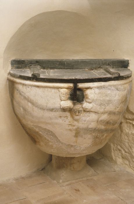 fonts baptismaux