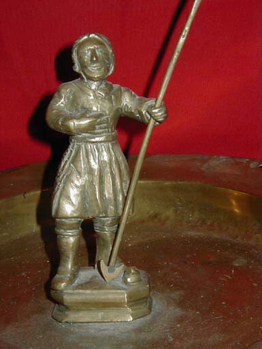plat, statuette : saint Isidore, détail - © Ministère de la Culture (France), Centre de conservation et de restauration du patrimoine des Pyrénées-Orientales – Tous droits réservés
