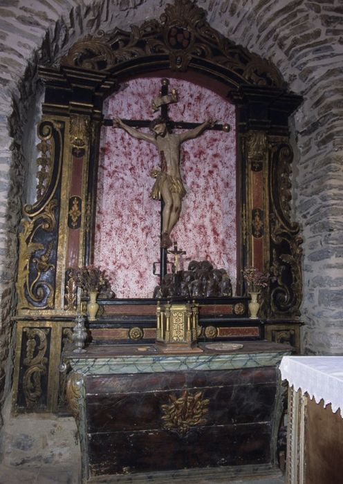 retable du Christ, tabernacle, gradins d’autel, statue : Christ en croix