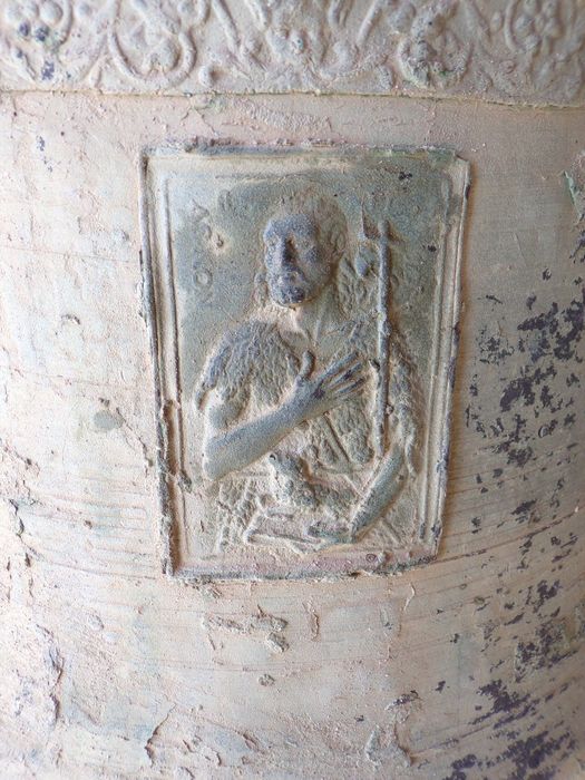 cloche n°3, détail d’une vignette - © Ministère de la Culture (France), Centre de conservation et de restauration du patrimoine des Pyrénées-Orientales – Tous droits réservés