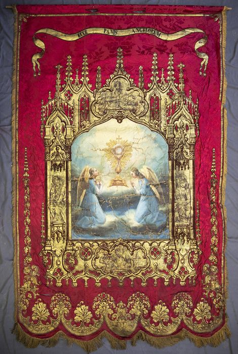 bannière de procession : Anges adorant le Saint-Sacrement - © Ministère de la Culture (France), Conservation des antiquités et des objets d’art du Rhône – Tous droits réservés