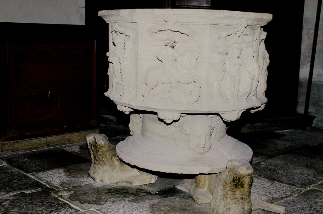 fonts baptismaux - © Ministère de la Culture (France), Conservation des antiquités et des objets d’art de Haute-Saône – Tous droits réservés 