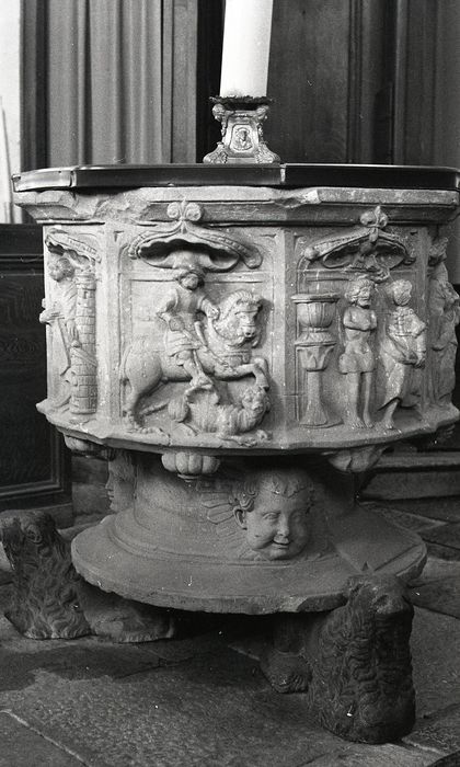 fonts baptismaux - © Ministère de la Culture (France), Conservation des antiquités et des objets d’art de Haute-Saône – Tous droits réservés 