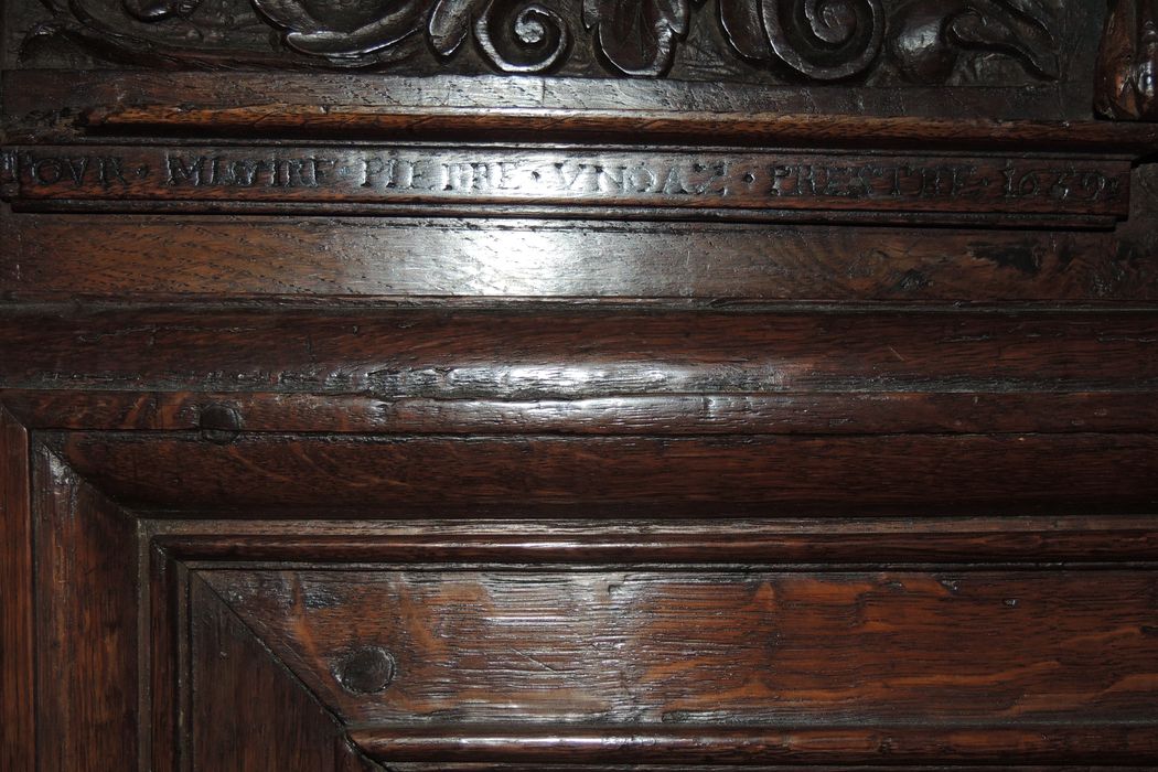 armoire, détail de l’inscription - © Ministère de la Culture (France), Conservation des antiquités et des objets d’art de Saône-et-Loire – Tous droits réservés 