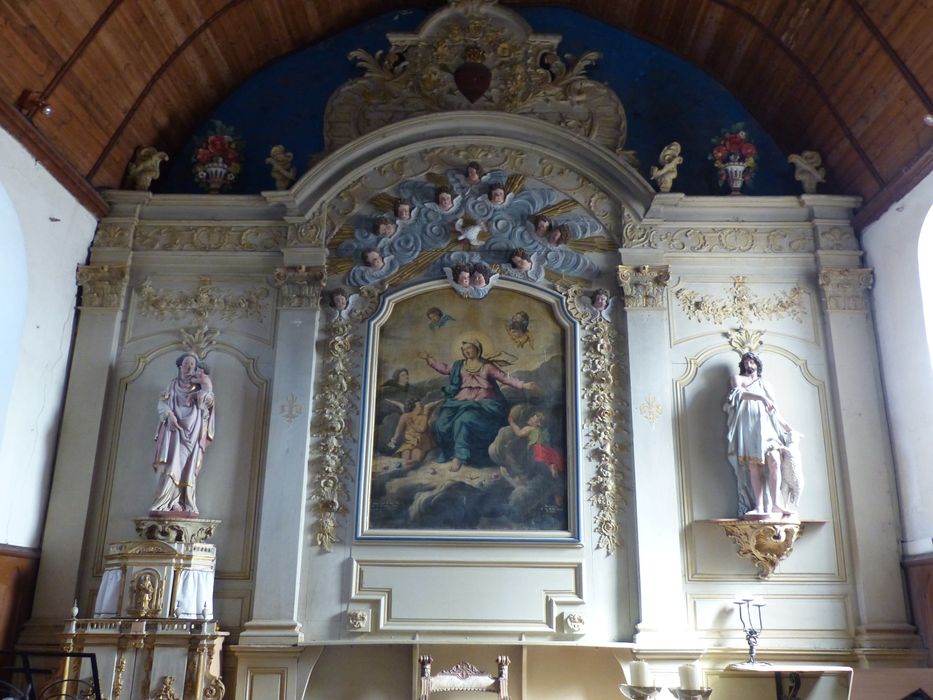 retable du maître-autel, tabernacle, tableau : L'Assomption de la Vierge, groupe sculpté : Saint Jean-Baptiste, statue : Vierge à l'Enfant