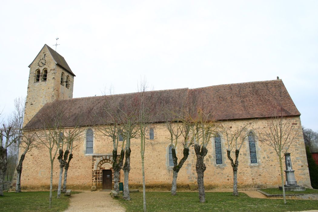 Eglise Saint-Hilaire : Façade latérale sud-ouest, vue générale