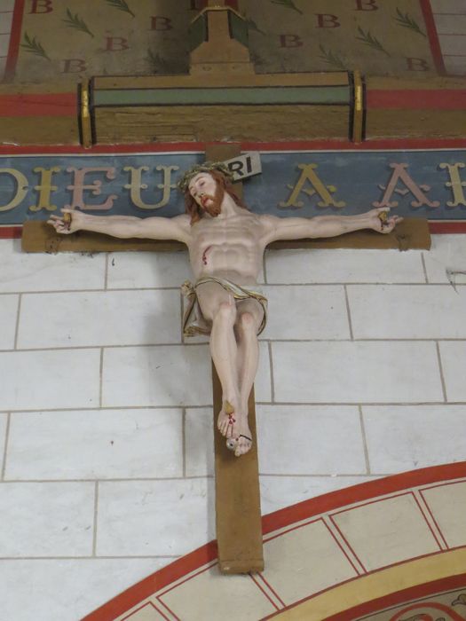 statue : Christ en croix