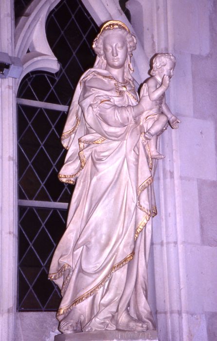 statue : Vierge à l'Enfant - © Ministère de la Culture (France), Conservation des antiquités et des objets d’art de la Sarthe - Tous droits réservés