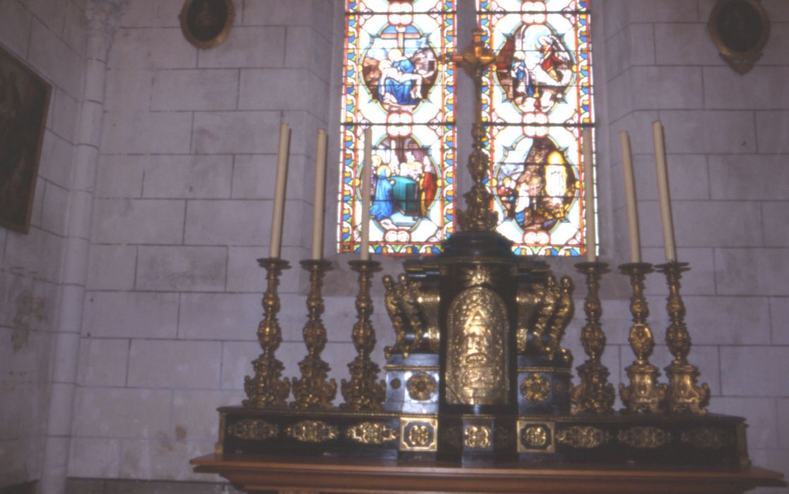 croix et chandeliers (candélabres) du maître-autel