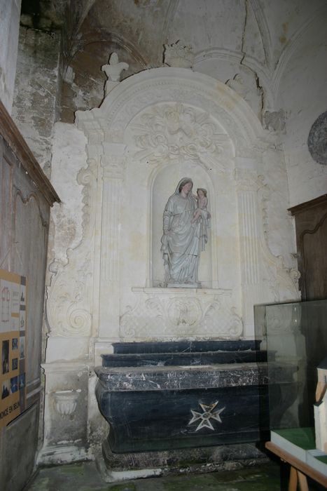 retable, statue : Vierge à l'Enfant