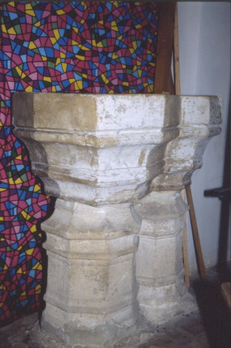 fonts baptismaux - © Ministère de la Culture (France), Conservation des antiquités et des objets d’art de la Sarthe - Tous droits réservés