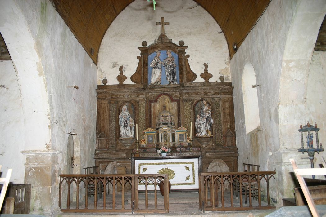 Clôture de choeur et bancs de fidèles