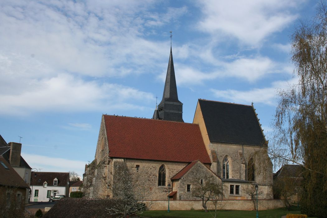 Eglise Saint-Denis : Façade latérale sud, vue générale