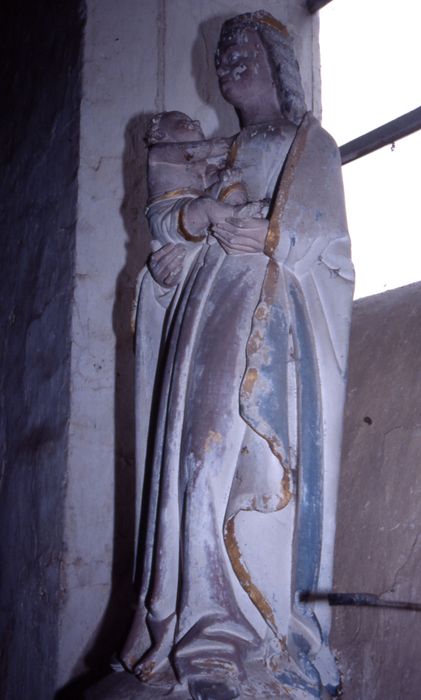 statue : Vierge à l'Enfant - ©  Ministère de la Culture (France), Conservation des antiquités et des objets d’art de la Sarthe - Tous droits réservés