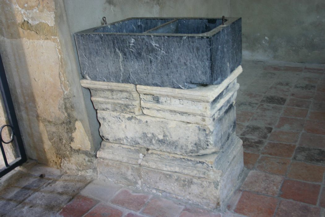 fonts baptismaux - ©  Ministère de la Culture (France), Conservation des antiquités et des objets d’art de la Sarthe - Tous droits réservés