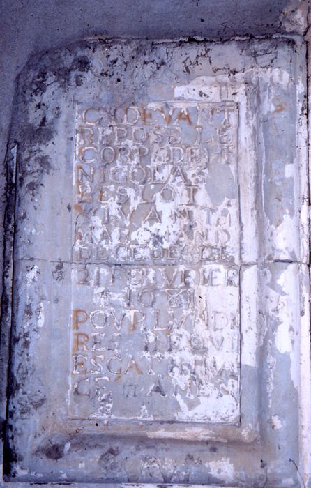 plaque funéraire de Nicolas Beslot - © Ministère de la Culture (France), Conservation des antiquités et des objets d’art de la Sarthe - Tous droits réservés