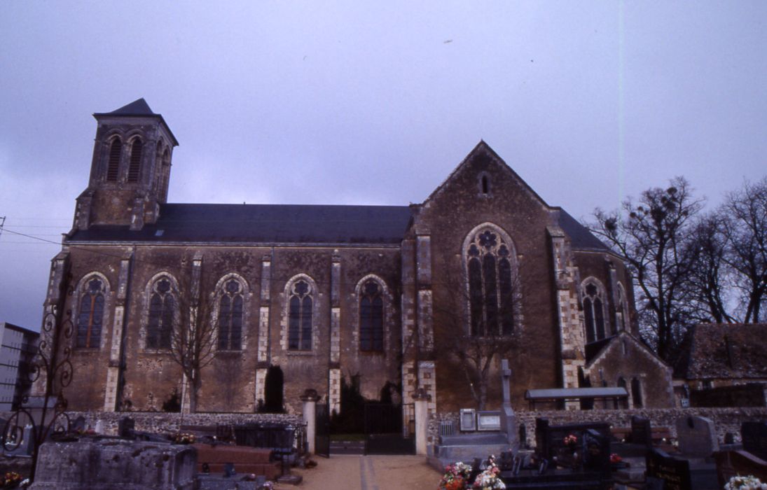 Eglise Sainte-Colombe : Façade latérale sud, vue générale