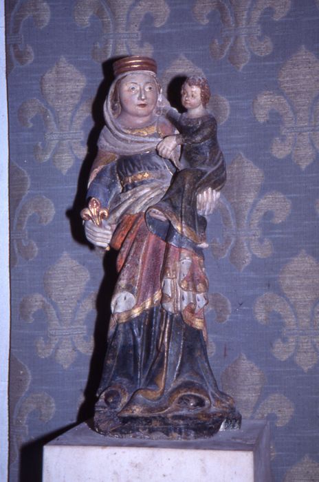 statue : Vierge à l'Enfant dite Notre-Dame-du-Chef-du-Pont - © Ministère de la Culture (France), Conservation des antiquités et des objets d’art de la Sarthe - Tous droits réservés