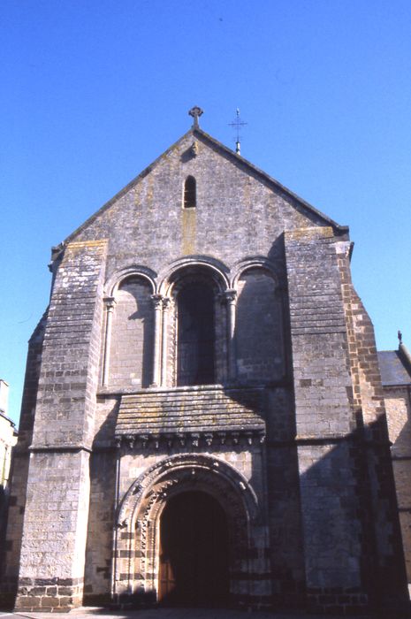 Eglise Notre-Dame : Façade occidentale, vue générale