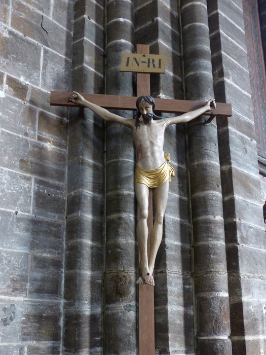 Statue : Christ en croix