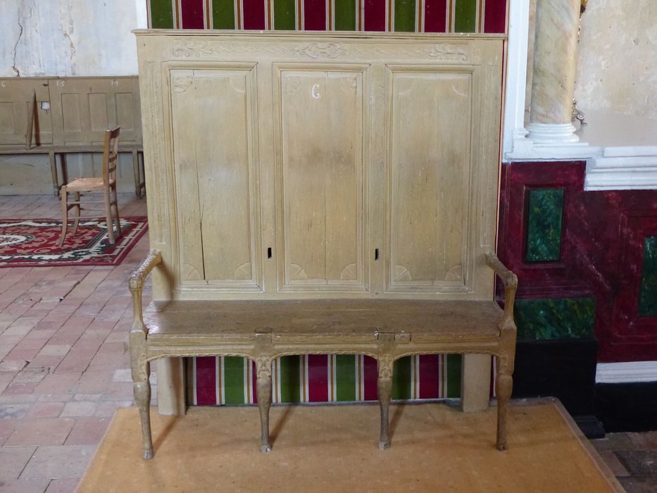 banc de choeur (banquette à dossier)