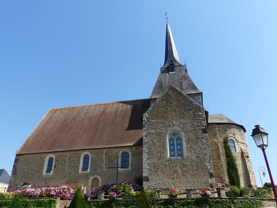 Eglise Saint-Martin : Façade latérale sud, vue générale