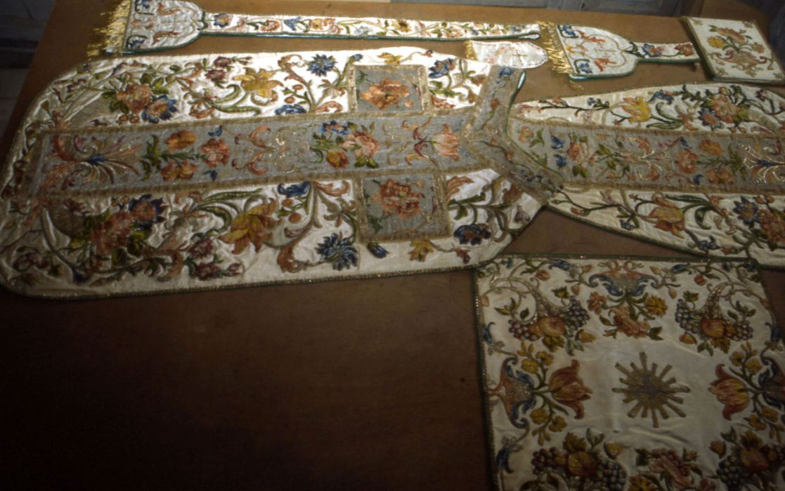 Chasuble, étole, manipule, voile de calice