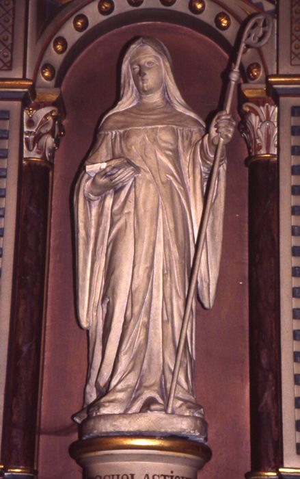 statue : Sainte Scholastique