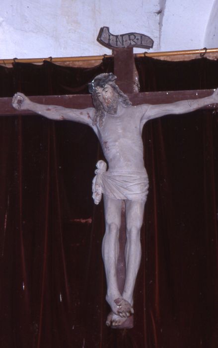 statue : Christ en croix