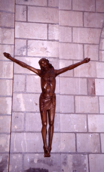 statue : Christ en croix