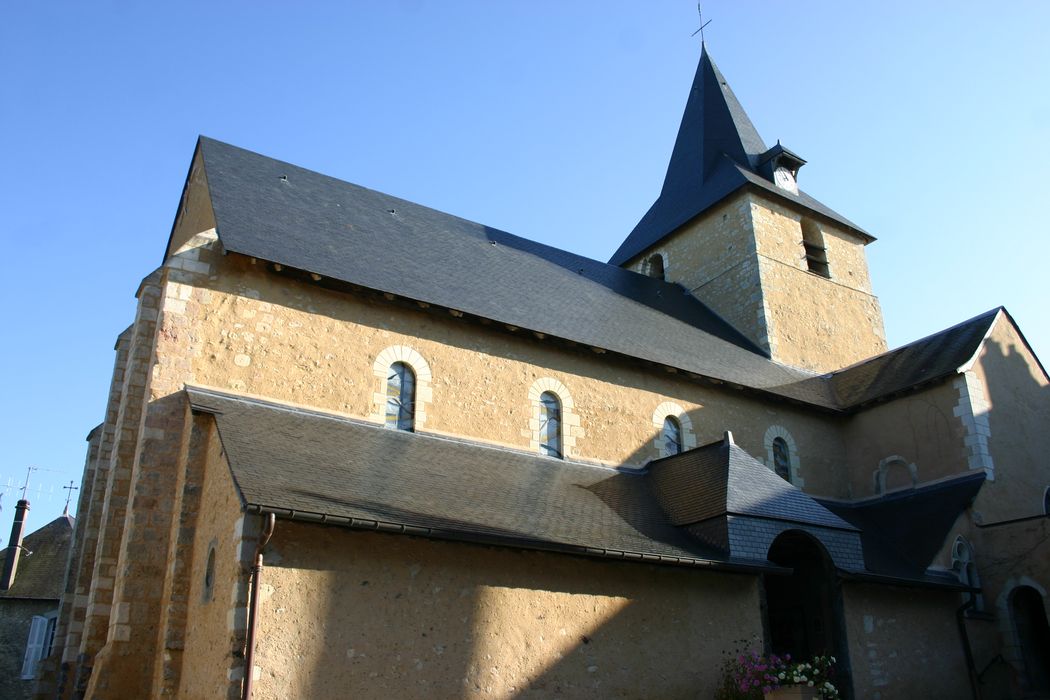 Eglise Saint-Sylvestre : Façade latérale sud, vue partielle