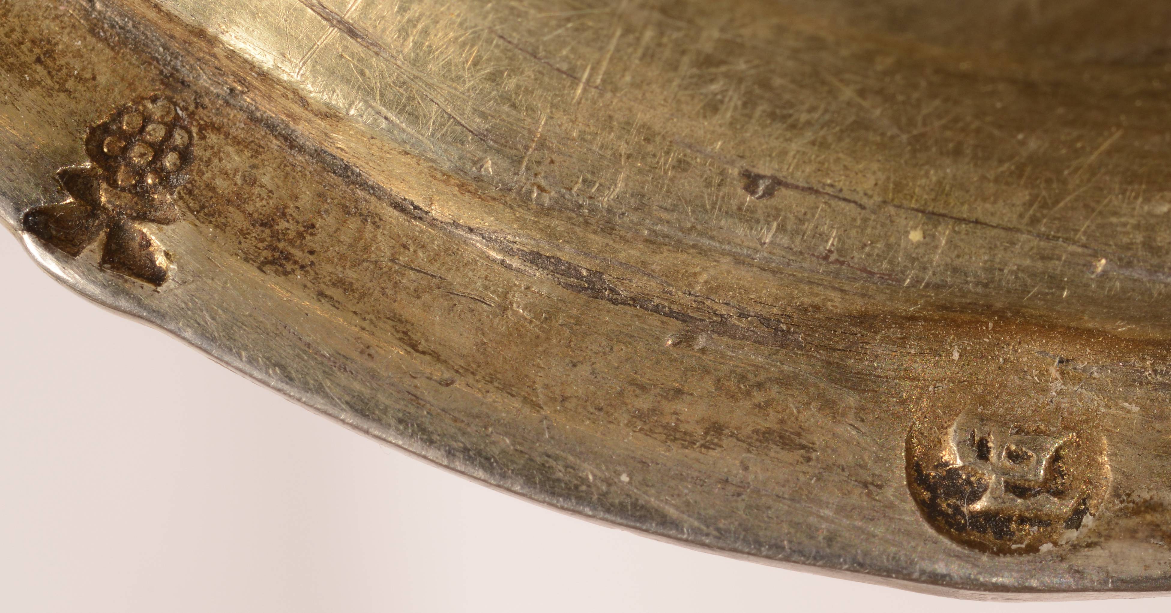calice du maître orfèvre Gregor Leider, détail : poinçons - © Ministère de la Culture (France), Conservation des antiquités et des objets d'art – Tous droits réservés