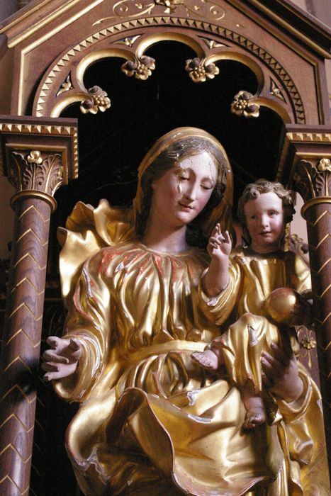 statue : Vierge à l’Enfant, vue partielle - © Ministère de la Culture (France), Conservation des antiquités et des objets d’art de Haute-Savoie – Tous droits réservés 