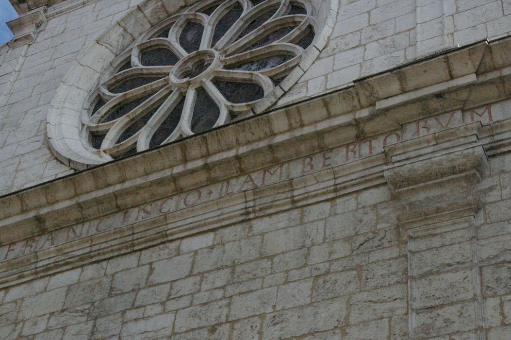 plaque commémorative, vue partielle