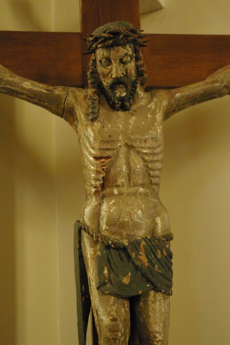 statue : Christ en croix, vue partielle - © Ministère de la Culture (France), Conservation des antiquités et des objets d’art de Haute-Savoie – Tous droits réservés 