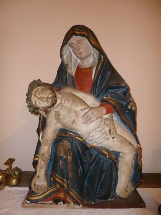 groupe sculpté : Vierge de Pitié - © Ministère de la Culture (France), Conservation des antiquités et des objets d’art de Haute-Savoie – Tous droits réservés 