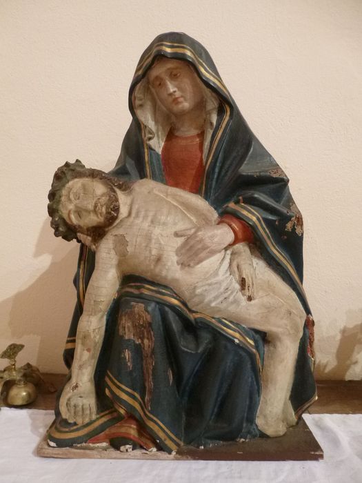 groupe sculpté : Vierge de Pitié - © Ministère de la Culture (France), Conservation des antiquités et des objets d’art de Haute-Savoie – Tous droits réservés 