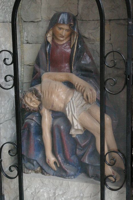 groupe sculpté : Vierge de Pitié - © Ministère de la Culture (France), Conservation des antiquités et des objets d’art de Haute-Savoie – Tous droits réservés