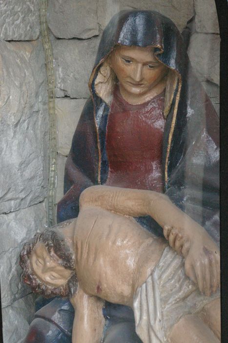 groupe sculpté : Vierge de Pitié, vue partielle - © Ministère de la Culture (France), Conservation des antiquités et des objets d’art de Haute-Savoie – Tous droits réservés 
