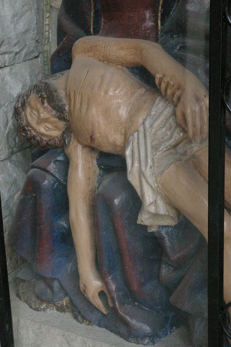 groupe sculpté : Vierge de Pitié, vue partielle - © Ministère de la Culture (France), Conservation des antiquités et des objets d’art de Haute-Savoie – Tous droits réservés 