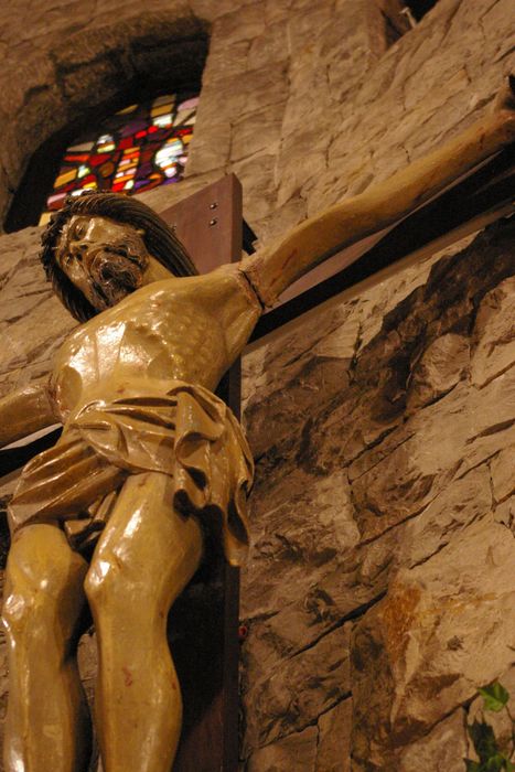 statue : Christ en croix, vue partielle - © Ministère de la Culture (France), Conservation des antiquités et des objets d’art de Haute-Savoie – Tous droits réservés 