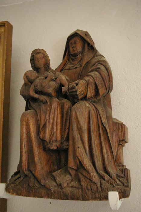 groupe sculpté : Saint Anne, la Vierge et l'Enfant - © Ministère de la Culture (France), Conservation des antiquités et des objets d’art de Haute-Savoie – Tous droits réservés 